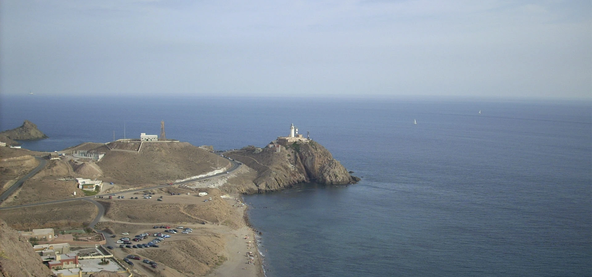 imagen del mar con acantilados